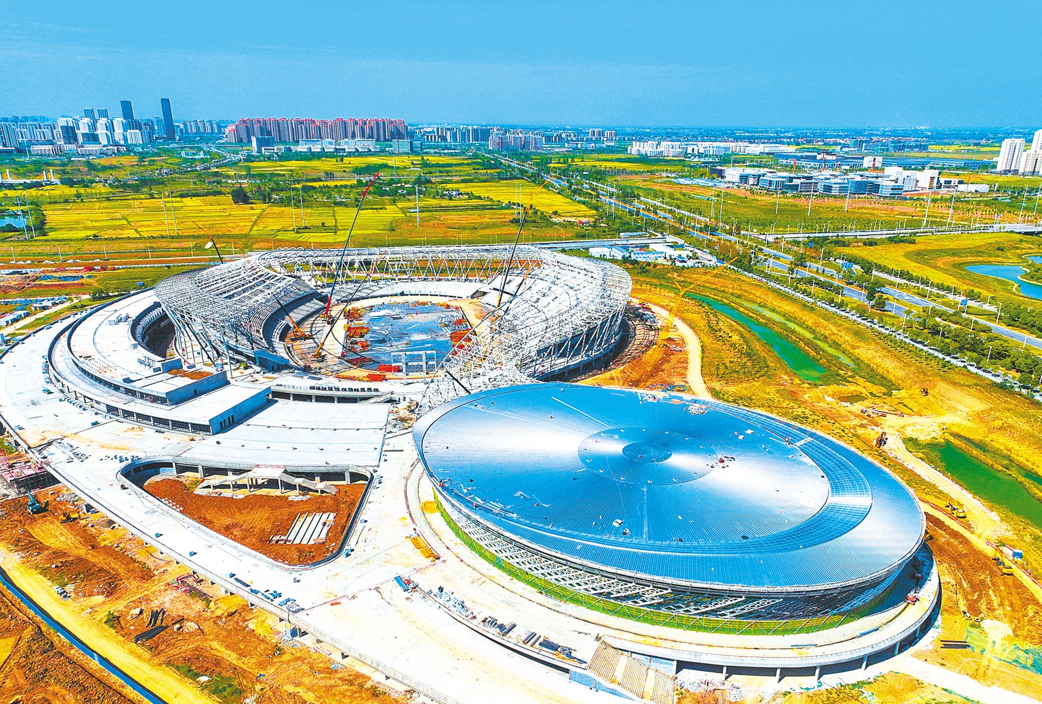 Main structure of Xiangyang Sports Center completed The people's